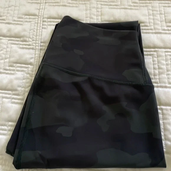 ALO High-Waist Vapor Camo Leggings - Picture 3 of 5